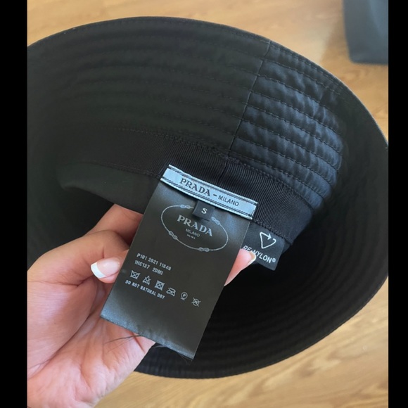Prada bucket hat - Picture 2 of 5